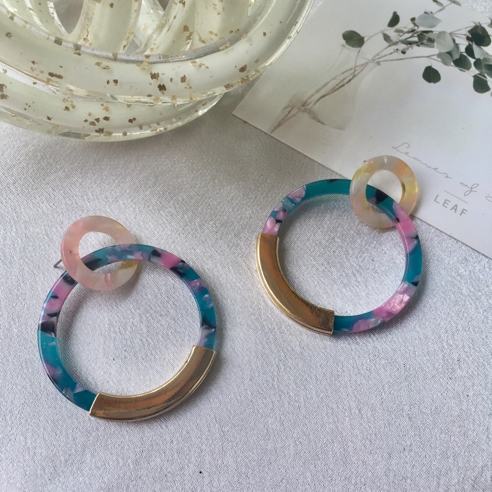 Double Hoop Gold Bar Acrylic Tortoise Earrings - Picture 6 of 6